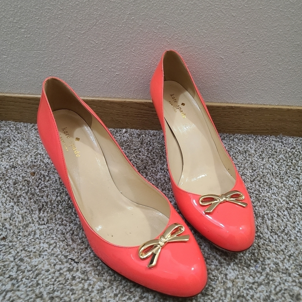 Kate Spade Catia Geranium Salmon Coral Patent Bow Barbiecore Heels Pumps - Picture 3 of 9